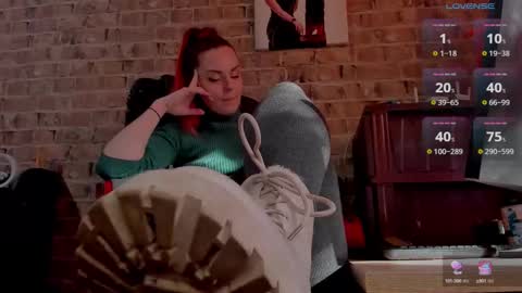 Snapshot of misspetitevenus chatting on 02.13.25 Miss Venus online show from 02.13.25