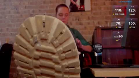 Snapshot of misspetitevenus chatting on 02.13.25 Miss Venus online show from 02.13.25