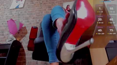 Snapshot of misspetitevenus chatting on 02.20.25 Miss Venus online show from 02.20.25