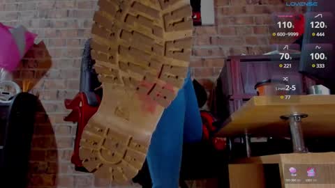 Snapshot of misspetitevenus chatting on 03.05.25 Miss Venus online show from 03.05.25