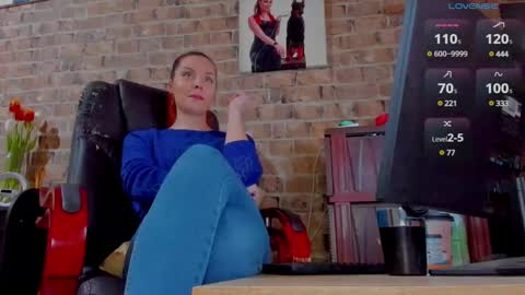 Snapshot of misspetitevenus chatting on 03.12.25 Miss Venus online show from 03.12.25