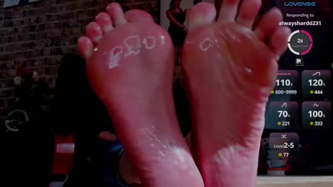 Snapshot of misspetitevenus chatting on 03.12.25 Miss Venus online show from 03.12.25