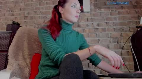 Snapshot of misspetitevenus chatting on 11.05.25 Miss Venus online show from 11.05.25