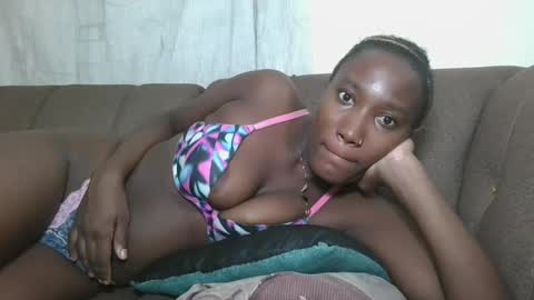 Snapshot of missprettygal chatting on 10.02.25 pretty gal online show from 10.02.25