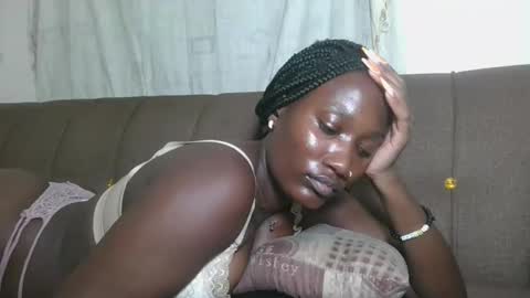 Snapshot of missprettygal chatting on 10.30.25 pretty gal online show from 10.30.25