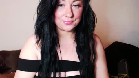 Snapshot of missqueen1416 chatting on 10.11.25 Missqueen1416 online show from 10.11.25