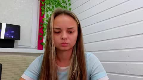 Snapshot of misss_viki chatting on 10.24.25 . online show from 10.24.25