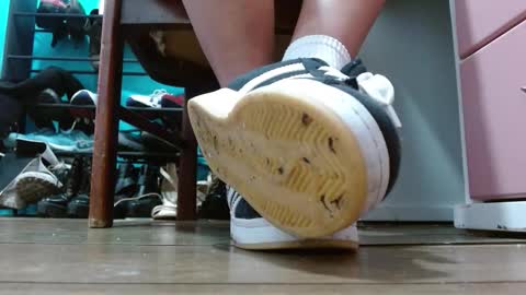 TELL ME MISS online show from 03.11.26