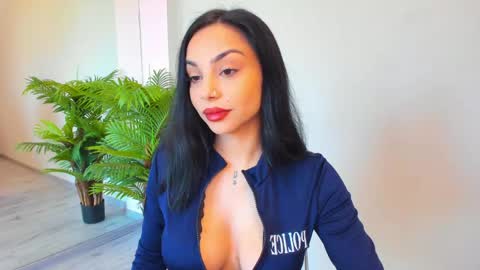 Sienna online show from 04.20.26