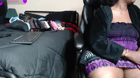 Snapshot of misstajaa chatting on 11.06.25 MissTajaa online show from 11.06.25