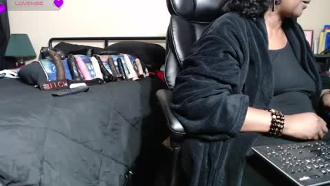 Snapshot of misstajaa chatting on 11.17.25 MissTajaa online show from 11.17.25