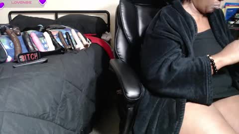 Snapshot of misstajaa chatting on 11.19.25 MissTajaa online show from 11.19.25