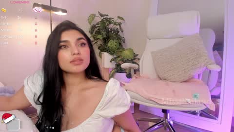 Fernanda Davila online show from 01.08.25