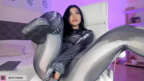 Fernanda Davila online show from 03.04.25