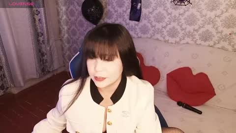 Snapshot of missvalday chatting on 10.27.25 Val online show from 10.27.25