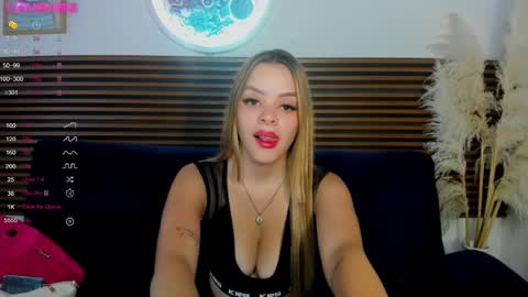 Snapshot of missvalery1 chatting on 01.23.25 missvalery1 online show from 01.23.25