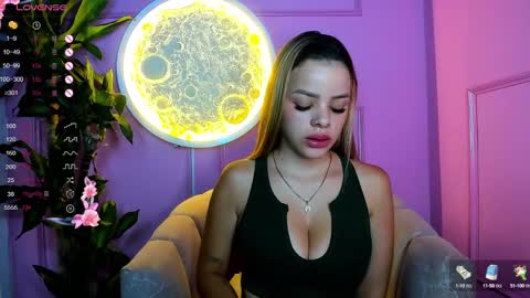 Snapshot of missvalery1 chatting on 02.10.25 missvalery1 online show from 02.10.25