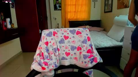 Snapshot of missvalery1 chatting on 09.12.25 missvalery1 online show from 09.12.25