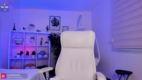 Snapshot of missvancouver_ chatting on 10.22.25 Mafe Jimenez online show from 10.22.25