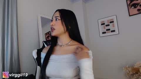 missvirggii online show from 10.04.25