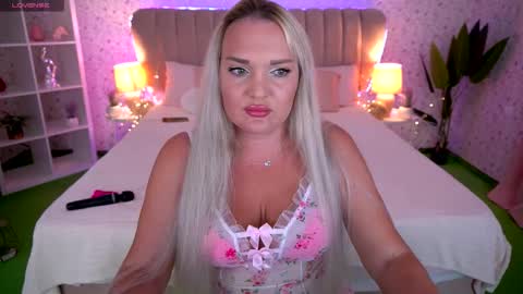  Amely  online show from 09.17.25