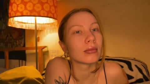 Snapshot of misszlataa chatting on 03.06.25 Zlata online show from 03.06.25