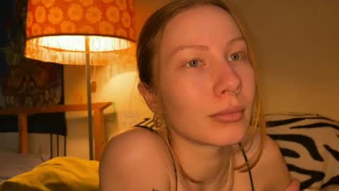 Snapshot of misszlataa chatting on 03.06.25 Zlata online show from 03.06.25