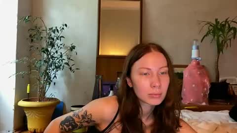 Snapshot of misszlataa chatting on 09.18.25 Zlata online show from 09.18.25