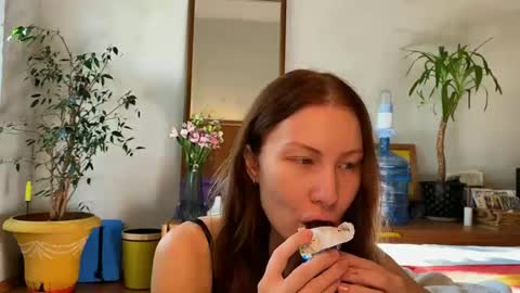 Snapshot of misszlataa chatting on 09.29.25 Zlata online show from 09.29.25