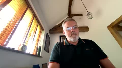 Snapshot of misterblivs chatting on 05.12.26 Misterblivs online show from 05.12.26