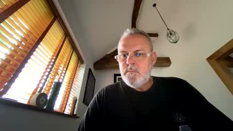 Snapshot of misterblivs chatting on 06.05.26 Misterblivs online show from 06.05.26