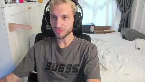 Snapshot of misterskiny chatting on 08.09.26 Alex online show from 08.09.26