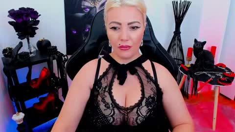 Miss CatSnow online show from 01.04.25