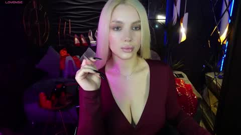 Snapshot of mistress_darsy chatting on 02.22.25 Darsy online show from 02.22.25