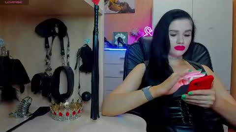 Snapshot of mistress_kristi chatting on 06.25.26 Mistress Kristi online show from 06.25.26