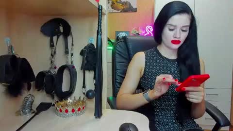 Snapshot of mistress_kristi chatting on 07.19.26 Mistress Kristi online show from 07.19.26