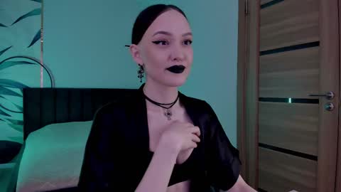 Snapshot of mistress_mialibra chatting on 10.16.25 Mistress Mia online show from 10.16.25
