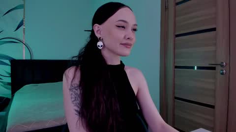 Snapshot of mistress_mialibra chatting on 10.24.25 Mistress Mia online show from 10.24.25