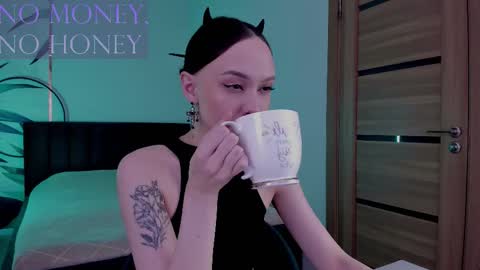 Snapshot of mistress_mialibra chatting on 10.26.25 Mistress Mia online show from 10.26.25
