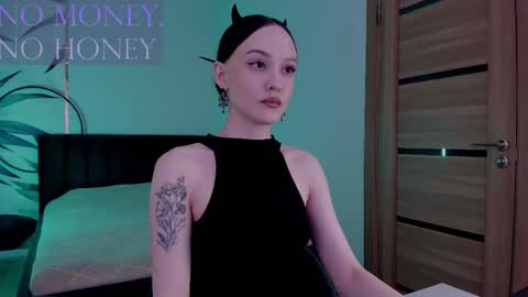 Snapshot of mistress_mialibra chatting on 10.27.25 Mistress Mia online show from 10.27.25