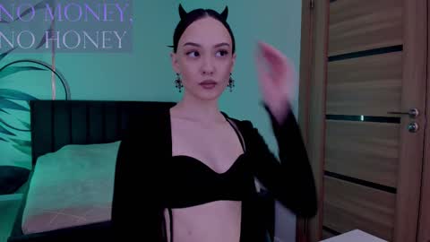 Snapshot of mistress_mialibra chatting on 11.05.25 Mistress Mia online show from 11.05.25