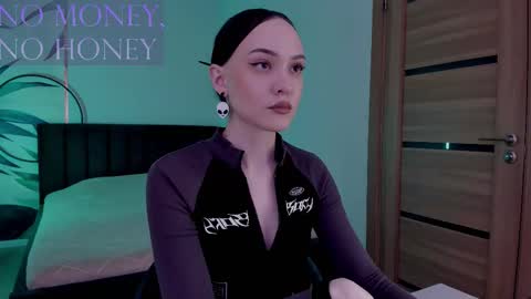 Snapshot of mistress_mialibra chatting on 11.07.25 Mistress Mia online show from 11.07.25