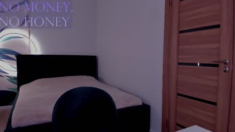 Snapshot of mistress_mialibra chatting on 11.07.25 Mistress Mia online show from 11.07.25