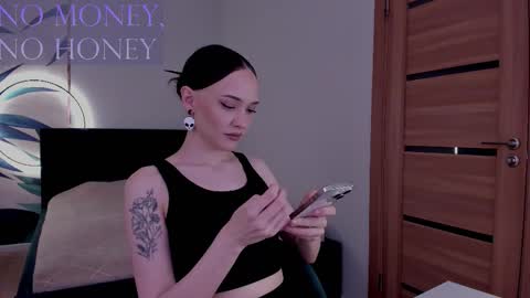 Snapshot of mistress_mialibra chatting on 11.12.25 Mistress Mia online show from 11.12.25