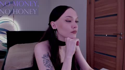 Mistress Mia online show from 11.17.25