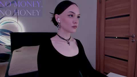 Mistress Mia online show from 12.19.25