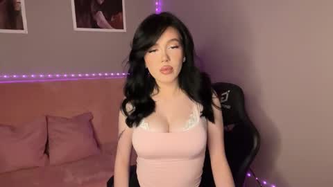 Snapshot of mistress_of_hearts chatting on 10.12.25 Mia online show from 10.12.25