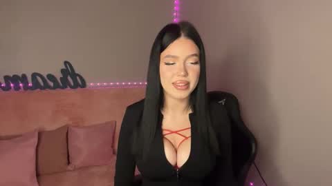 Snapshot of mistress_of_hearts chatting on 10.17.25 Mia online show from 10.17.25