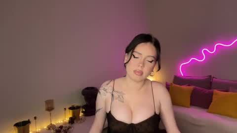 Mia online show from 05.25.26