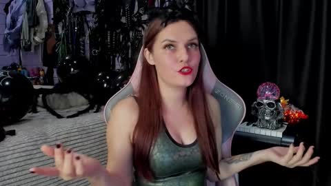 Snapshot of mistress_priest chatting on 10.26.25 Dirty Priest and Ivi online show from 10.26.25